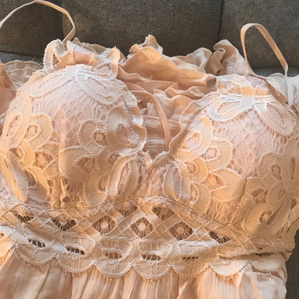 Black & Blush Scallop lace dress - Picture 8 of 8